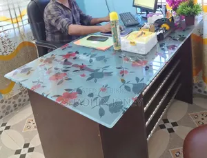 অফিস টেবিল বস চেয়ার