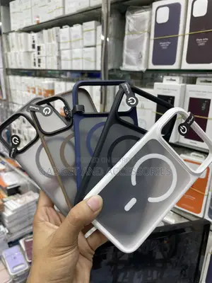 Tadamall Mad Case in iPhone