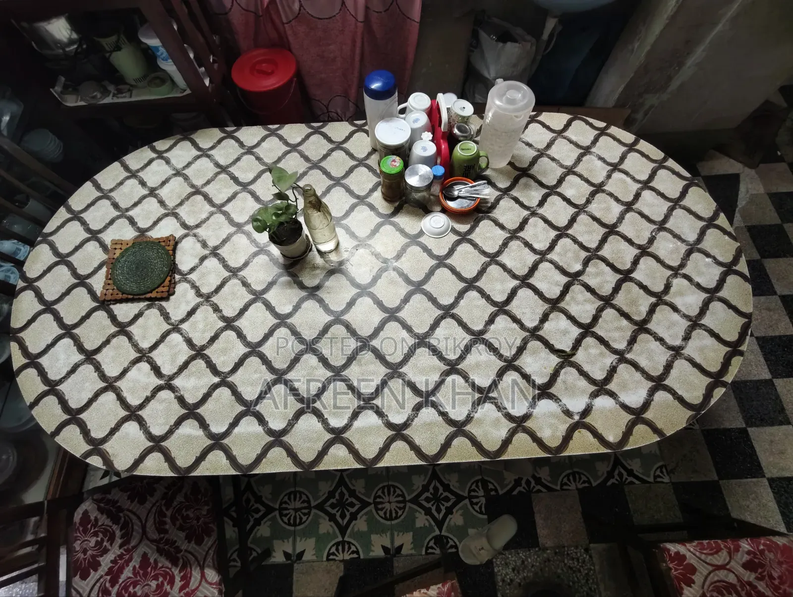 ডাইনিং টেবিল