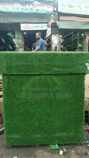 একটি স্টাইলিশ টেবিল বিক্রি হবে