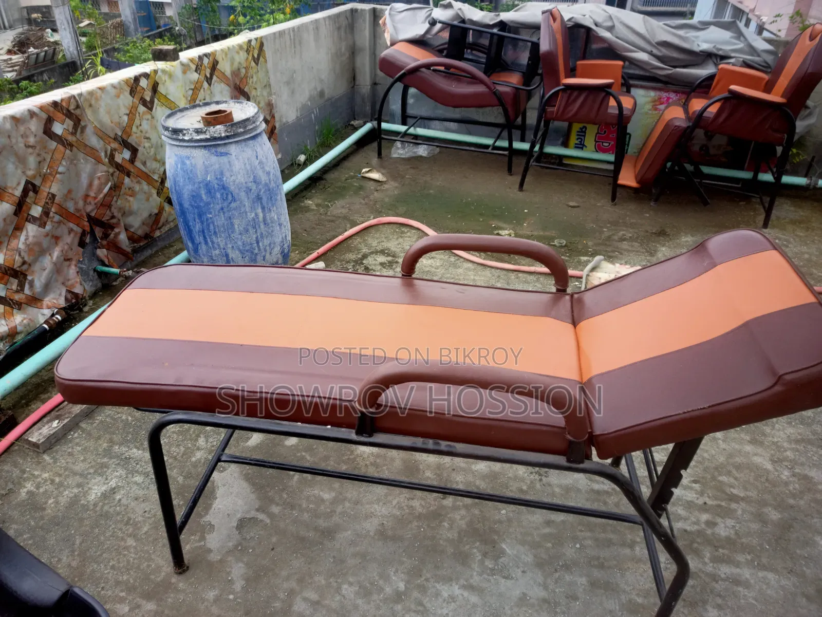 Premium Parlour Full Set Beauty Mirror Dressingtble Used Only 6 Month