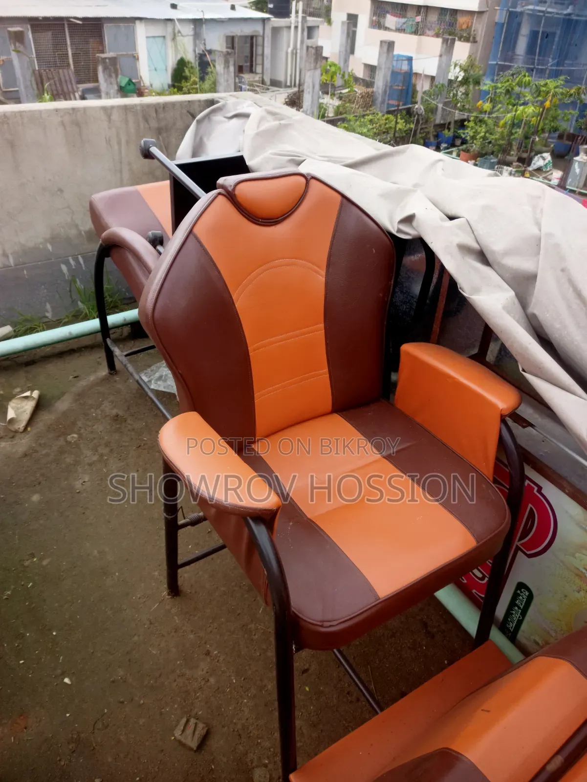 Premium Parlour Full Set Beauty Mirror Dressingtble Used Only 6 Month