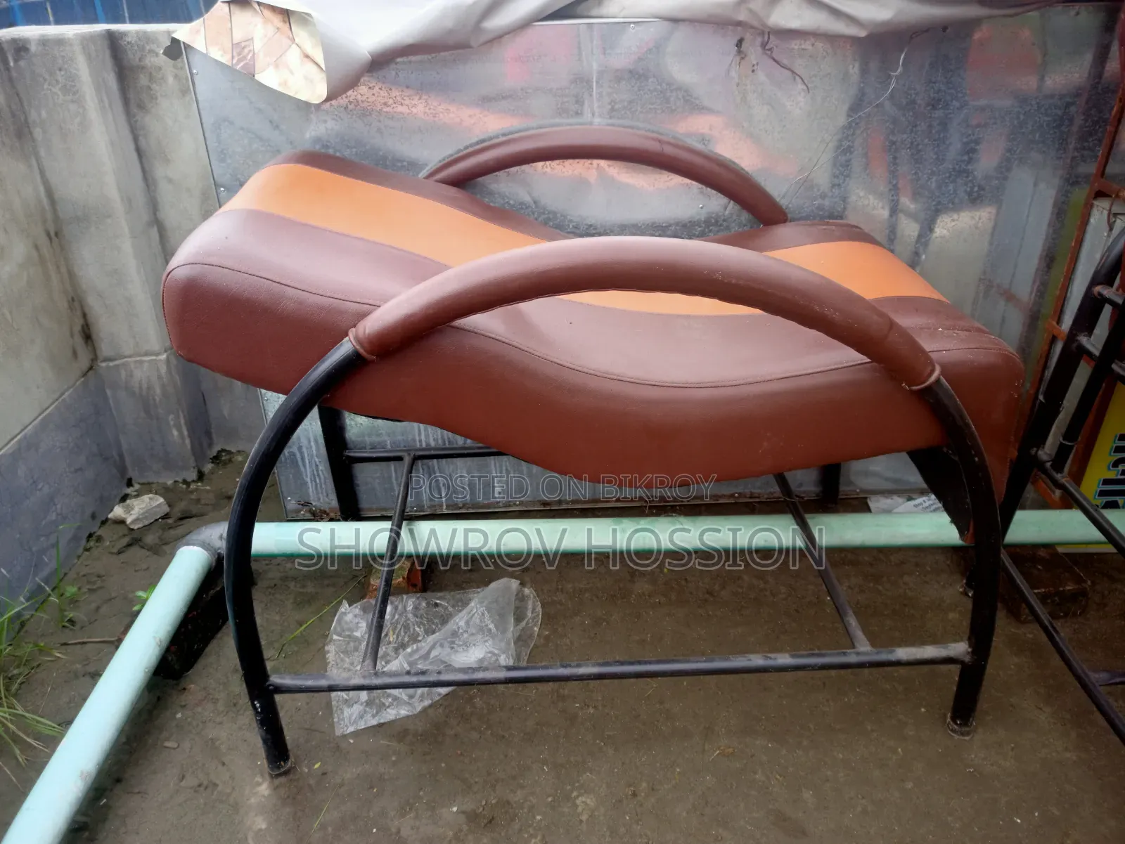 Premium Parlour Full Set Beauty Mirror Dressingtble Used Only 6 Month