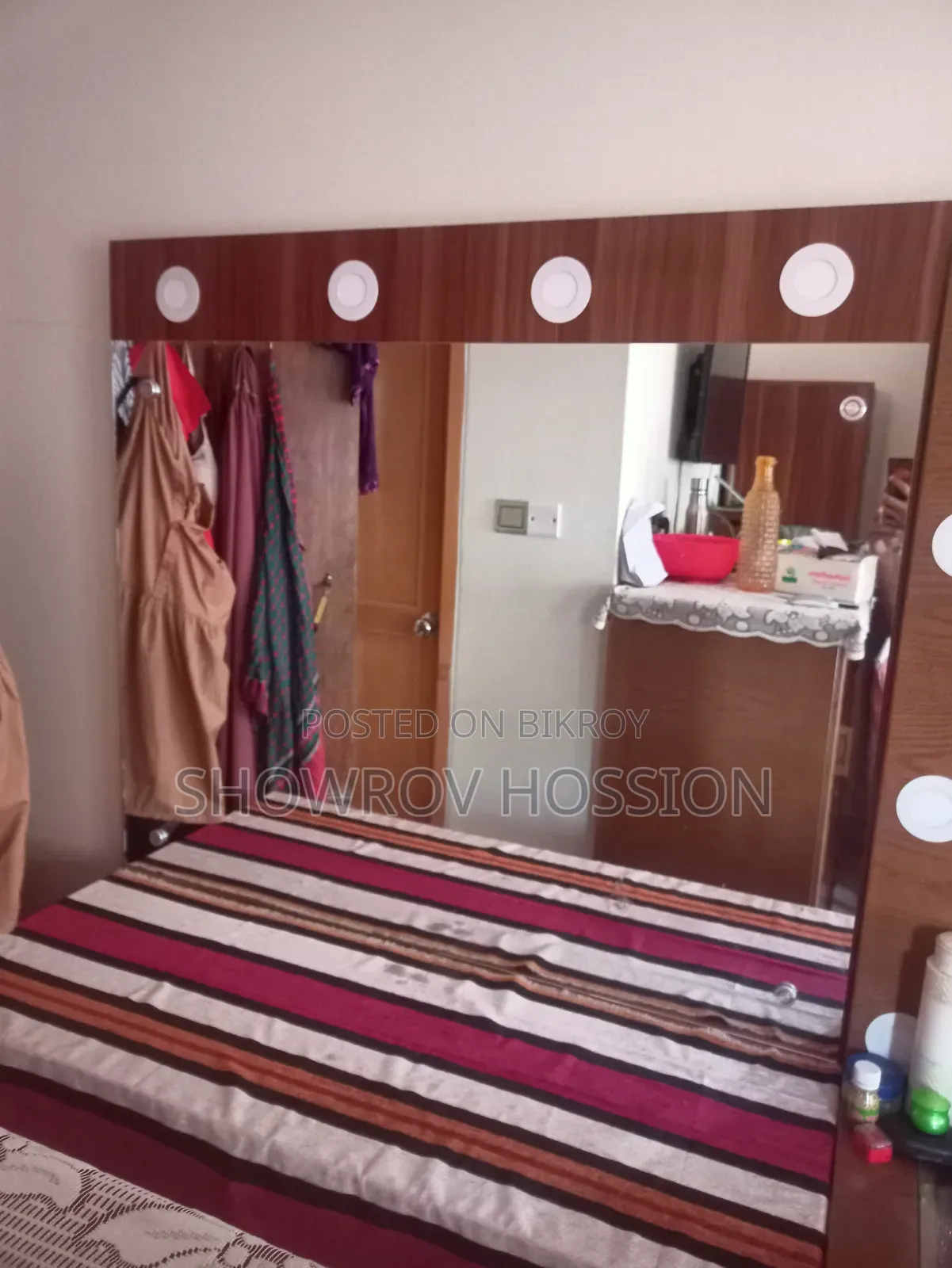 Premium Parlour Full Set Beauty Mirror Dressingtble Used Only 6 Month