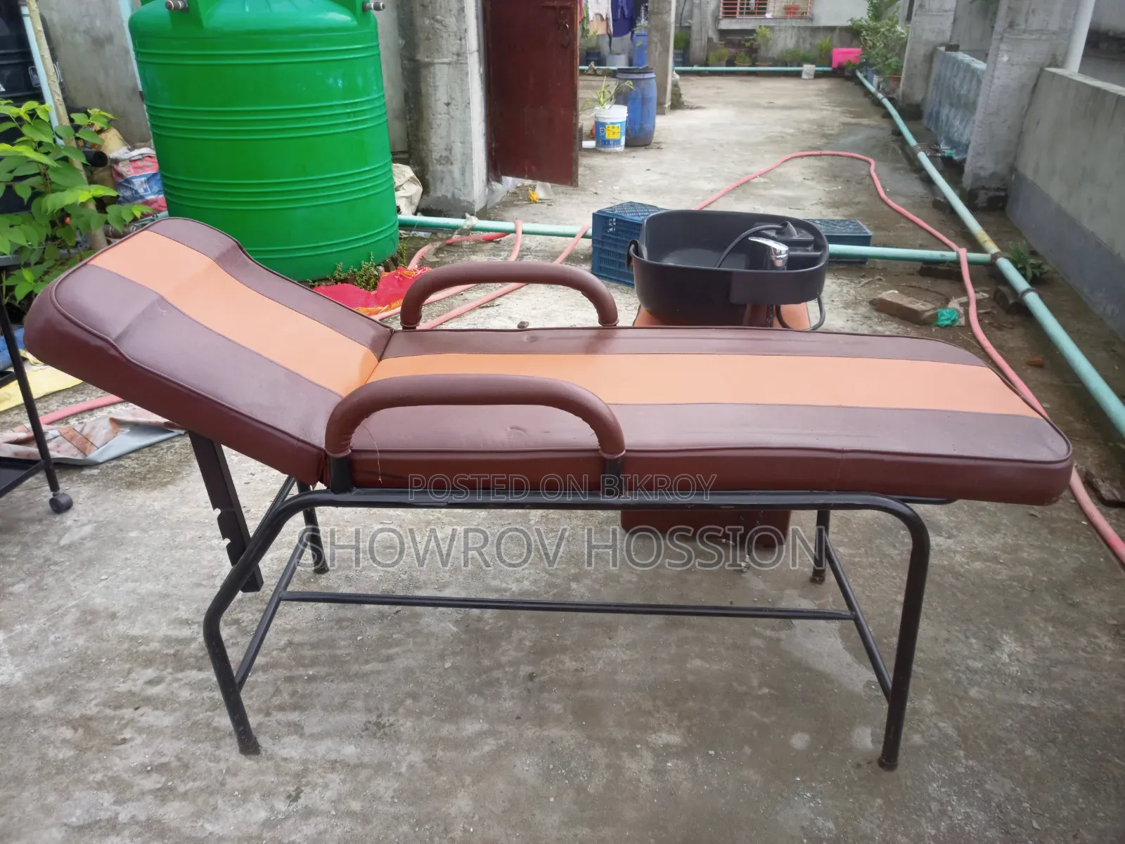 Premium Parlour Full Set Beauty Mirror Dressingtble Used Only 6 Month
