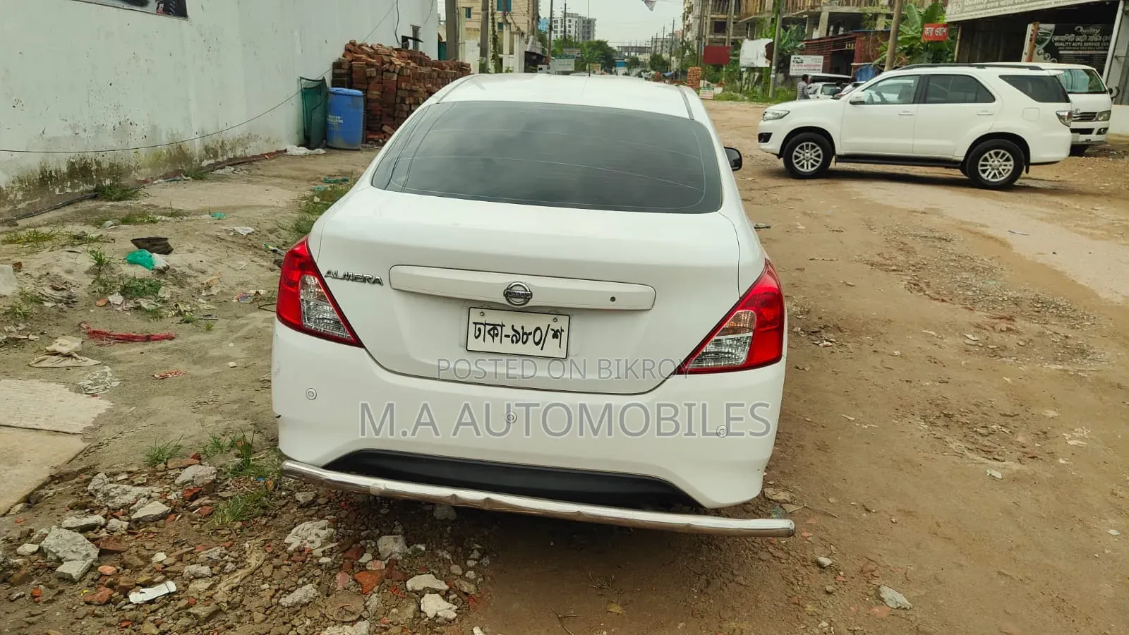 নিসান আলমেরা ২০১৫ পার্ল