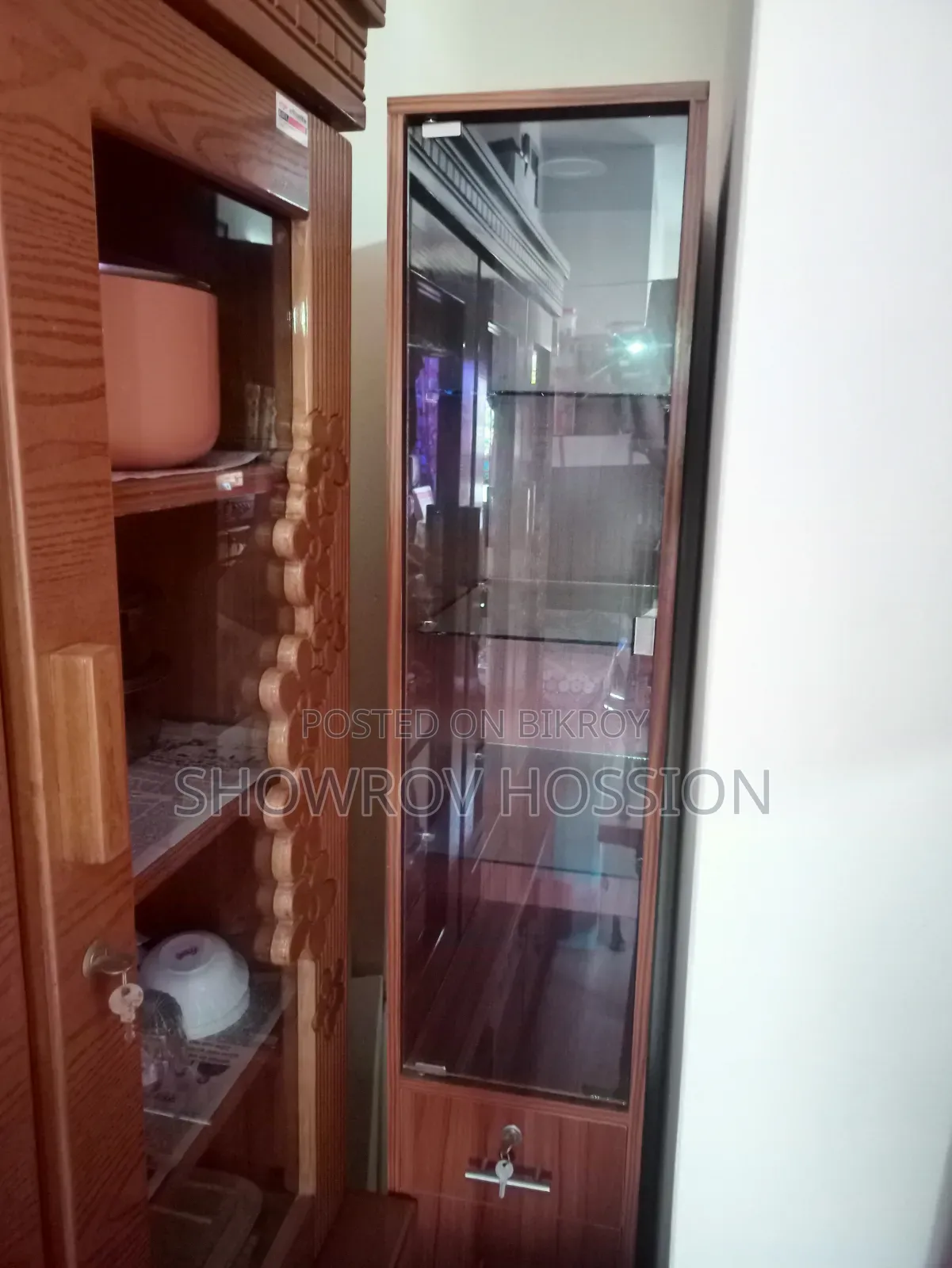 Premium Parlour Full Set Beauty Mirror Dressingtble Used Only 6 Month