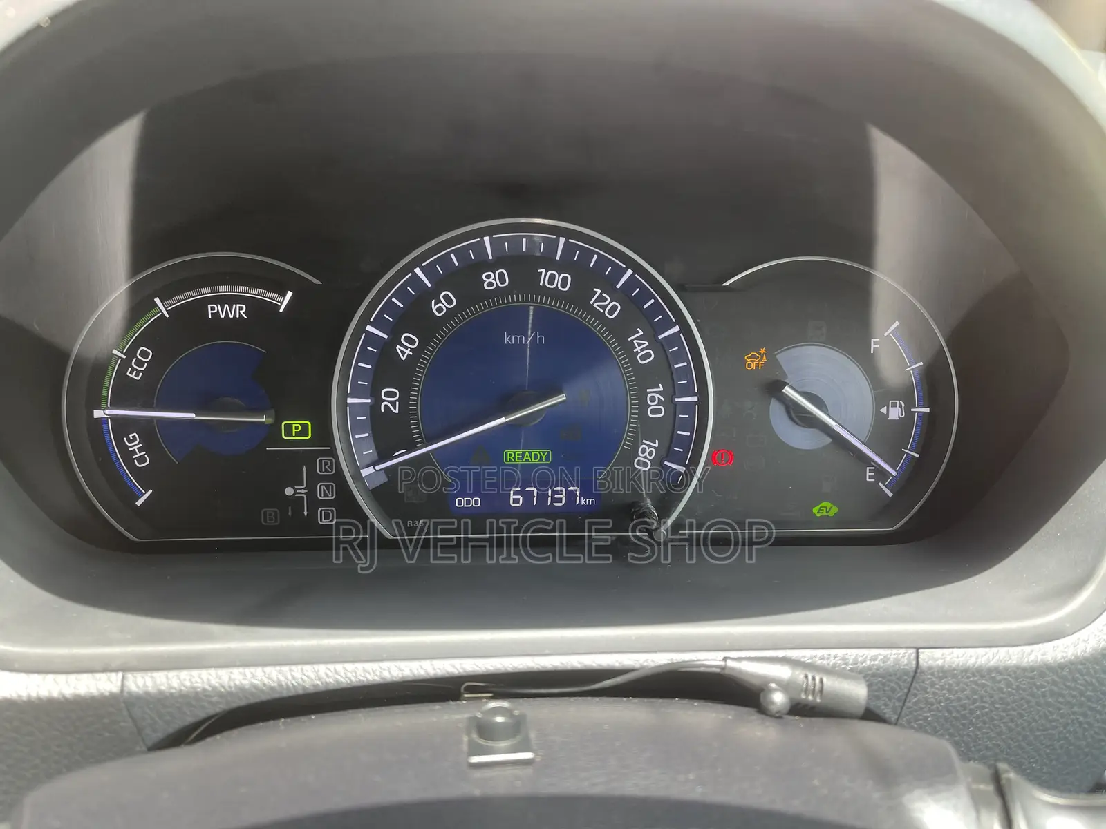 টয়োটা এসকোয়্যার ১.৮ ফোর-হুইল ড্রাইভ হাইব্রিড (৭ সিটার) ২০১৯ বেগুনি