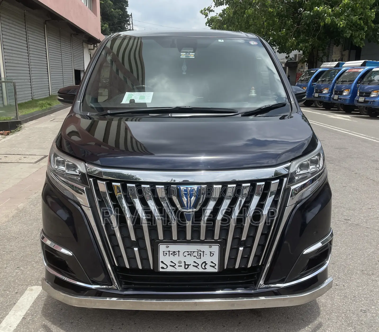 টয়োটা এসকোয়্যার ১.৮ ফোর-হুইল ড্রাইভ হাইব্রিড (৭ সিটার) ২০১৯ বেগুনি