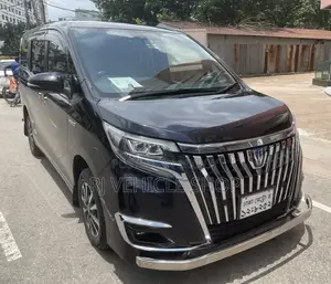 টয়োটা এসকোয়্যার ১.৮ ফোর-হুইল ড্রাইভ হাইব্রিড (৭ সিটার) ২০১৯ বেগুনি