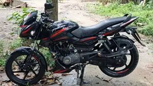 বাজাজ পালসার ১৫০ ২০২২ ব্ল্যাক