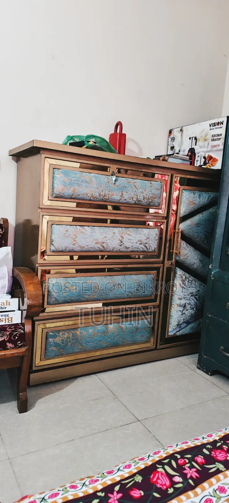 Golden Design, Modern Look Wardrobe
