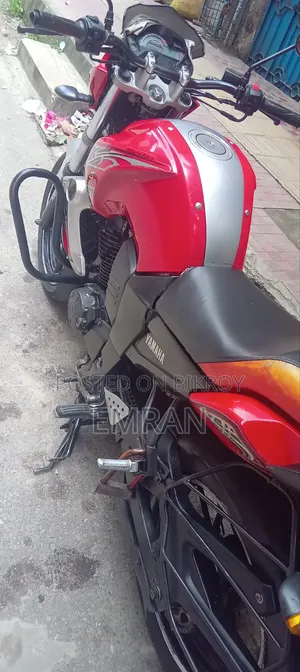 ইয়ামাহা এফজেড ২০১৬ রেড