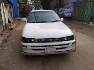 Toyota Corolla 2000 White