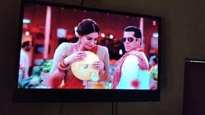 32" Vision Smart TV