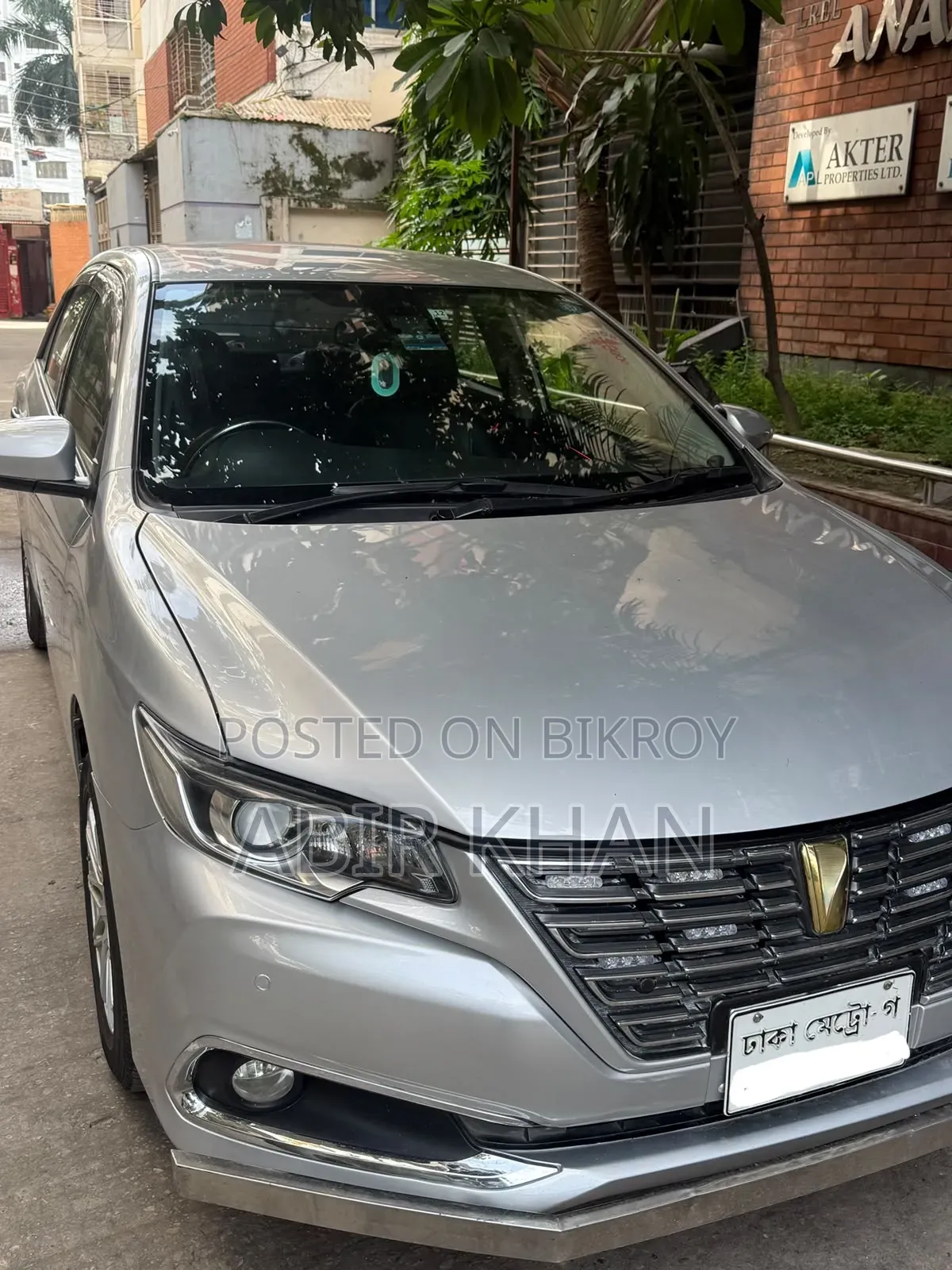 টয়োটা প্রমিও ২০১৭ সিলভার