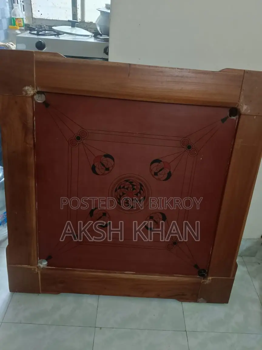 ক্যারম বোর্ড