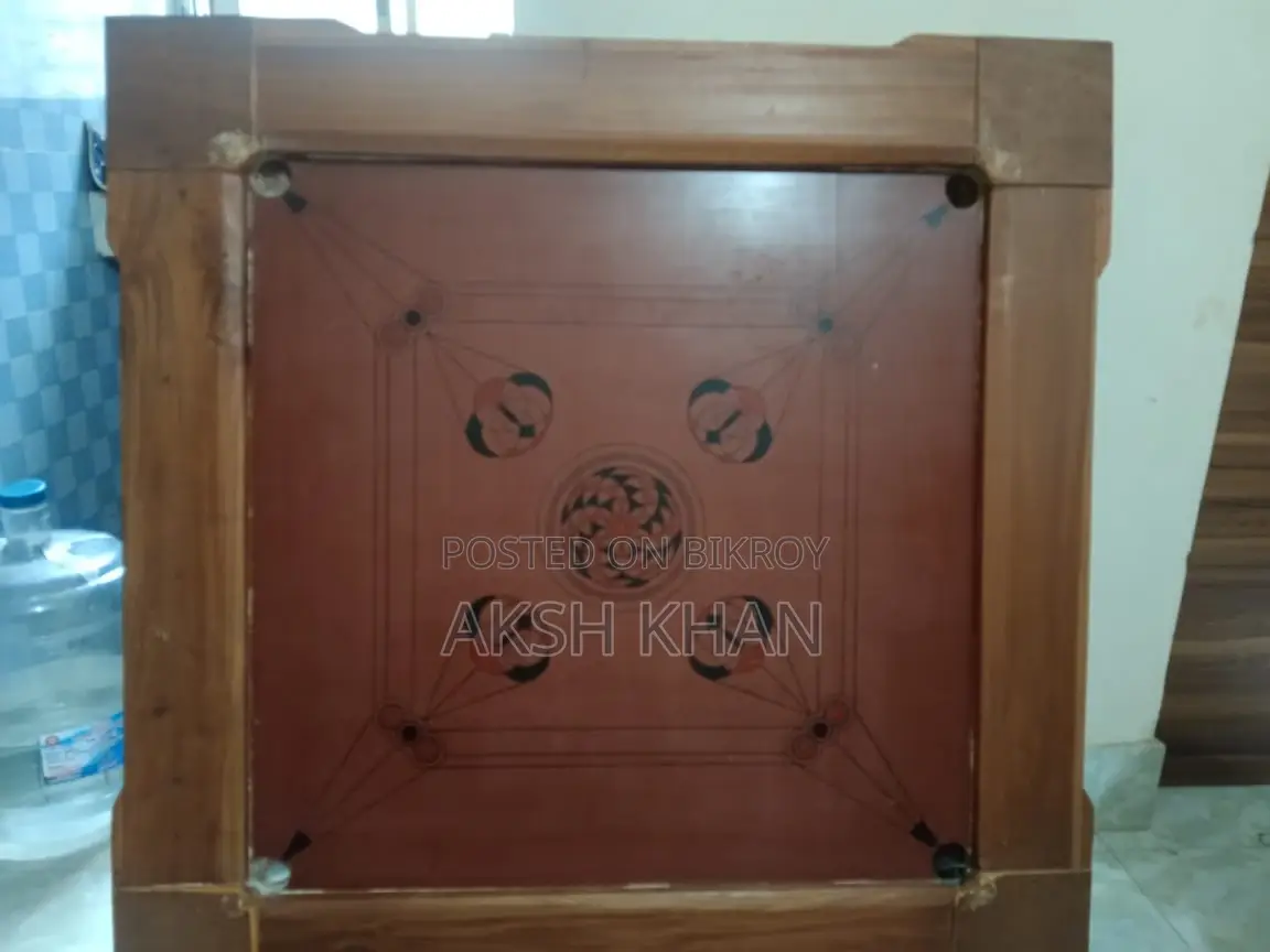 ক্যারম বোর্ড