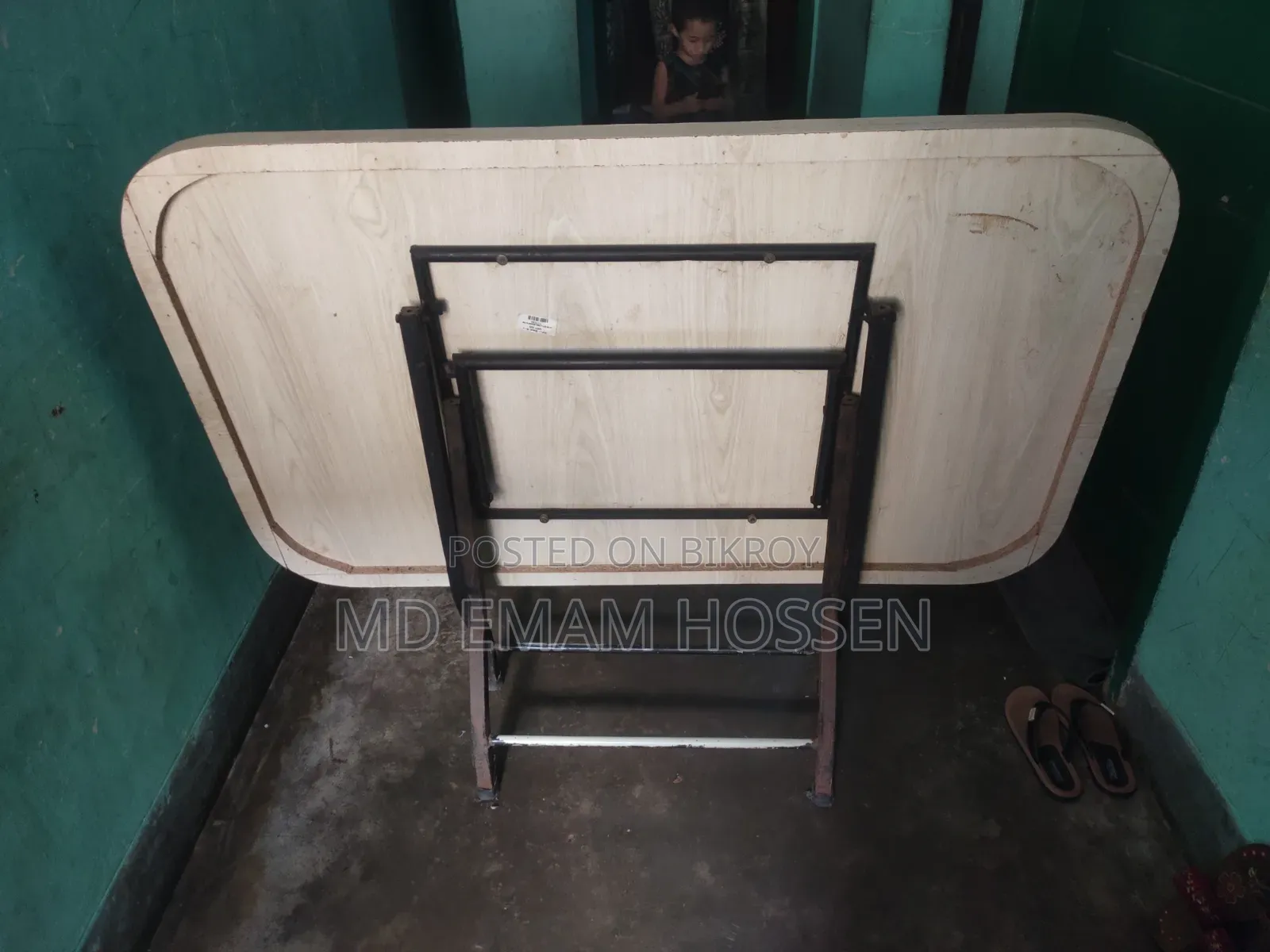 ফোল্ডিং টেবিল