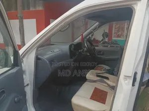টয়োটা নোয়া ২০০৪ হোয়াইট