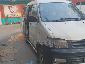 টয়োটা নোয়া ২০০৪ হোয়াইট