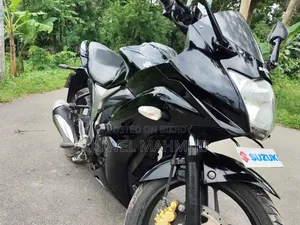 সুজুকি জিক্সার ২০২২ ব্ল্যাক