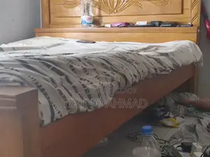 সাধারণ আম কাঠের খাট