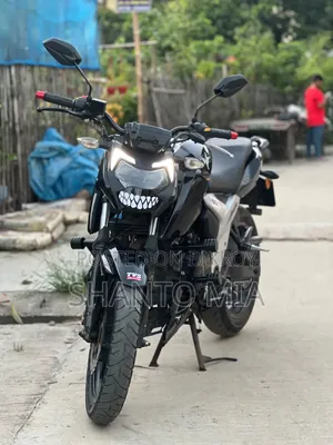 টিভিএস অ্যাপাচি আরটিআর ১৬০ ৪ভি ২০২২ কালো