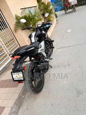 টিভিএস অ্যাপাচি আরটিআর ১৬০ ৪ভি ২০২২ কালো