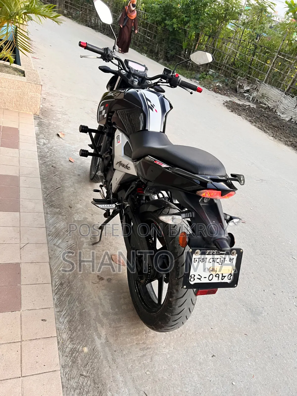 টিভিএস অ্যাপাচি আরটিআর ১৬০ ৪ভি ২০২২ কালো