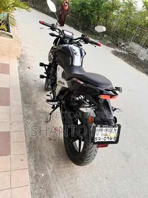 টিভিএস অ্যাপাচি আরটিআর ১৬০ ৪ভি ২০২২ কালো