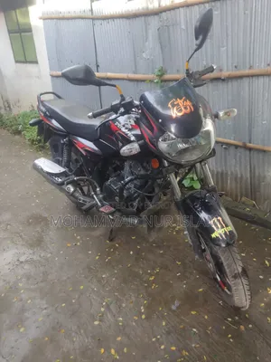 বাজাজ ডিসকভার ১৩৫ ২০১০ কালো
