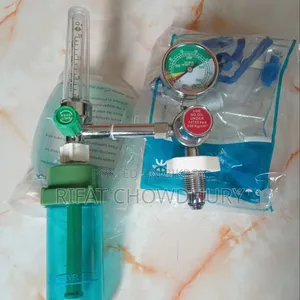 অক্সিজেন ফ্লো মিটার এবং অক্সিজেন মাস্ক