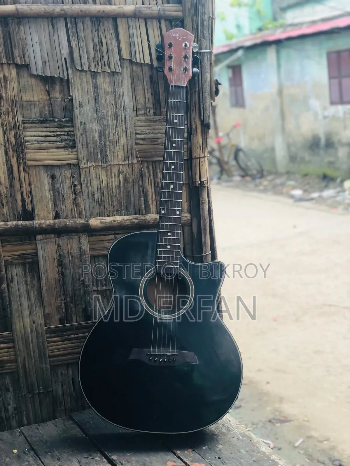 কাস্টম গিটার