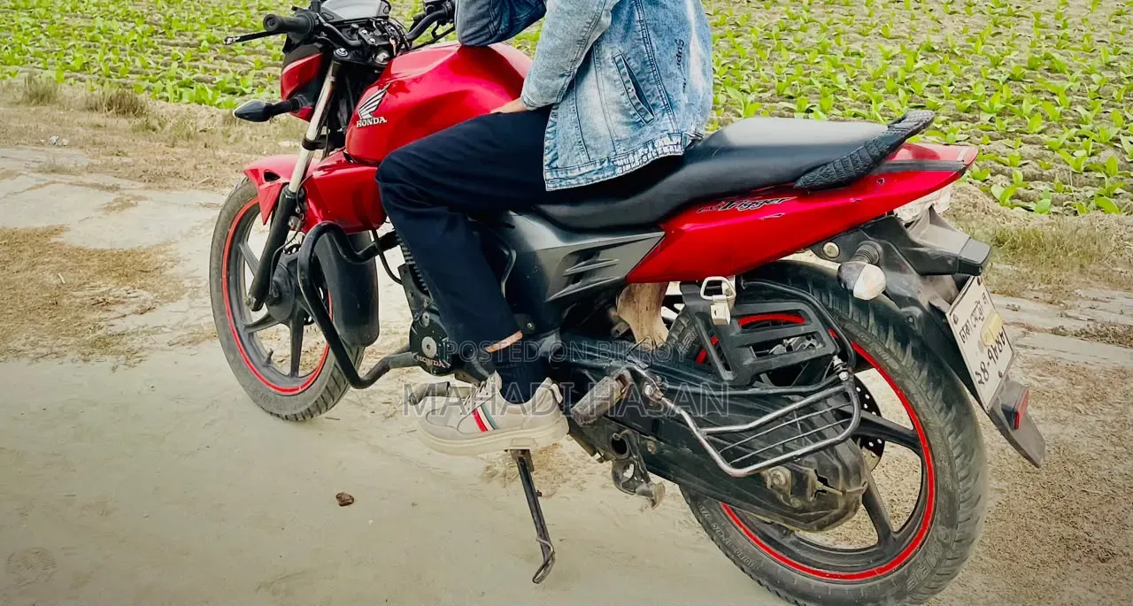 New Honda CB 2016 Red