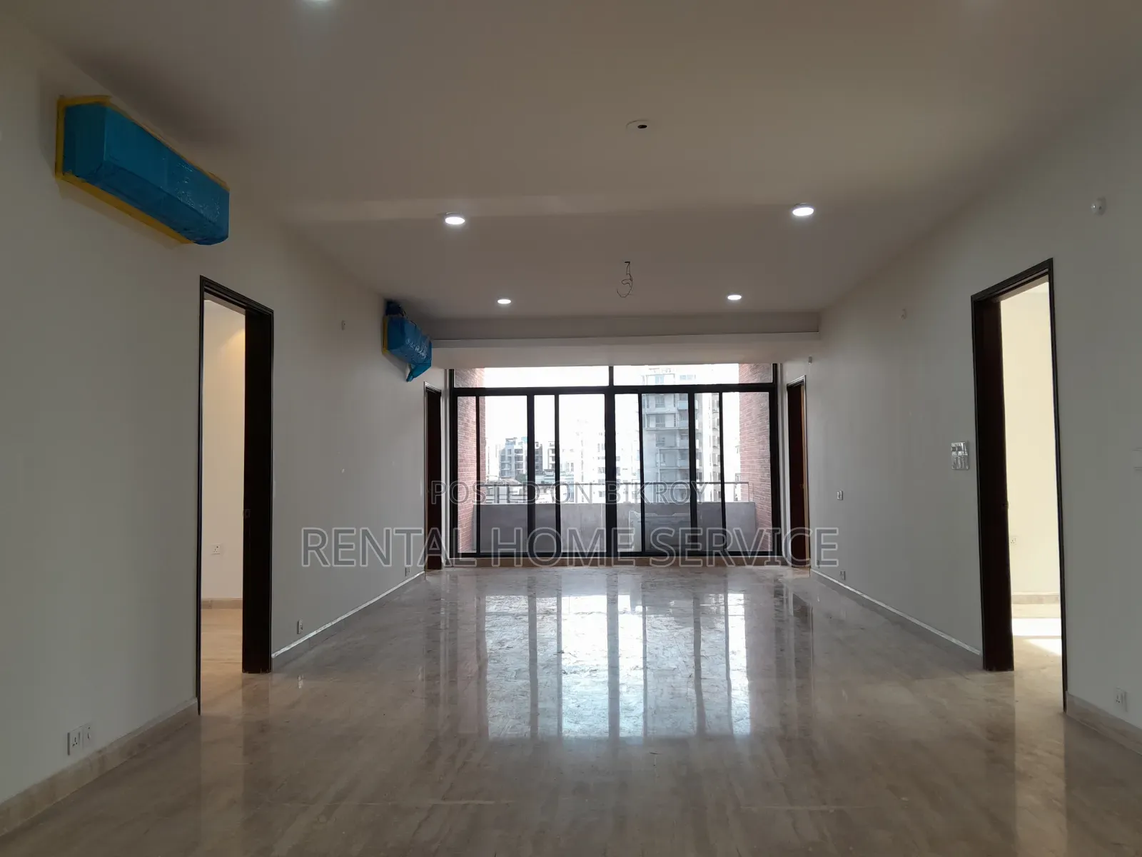 4 Bedroom Apartment in Semi Furnished for Rent
