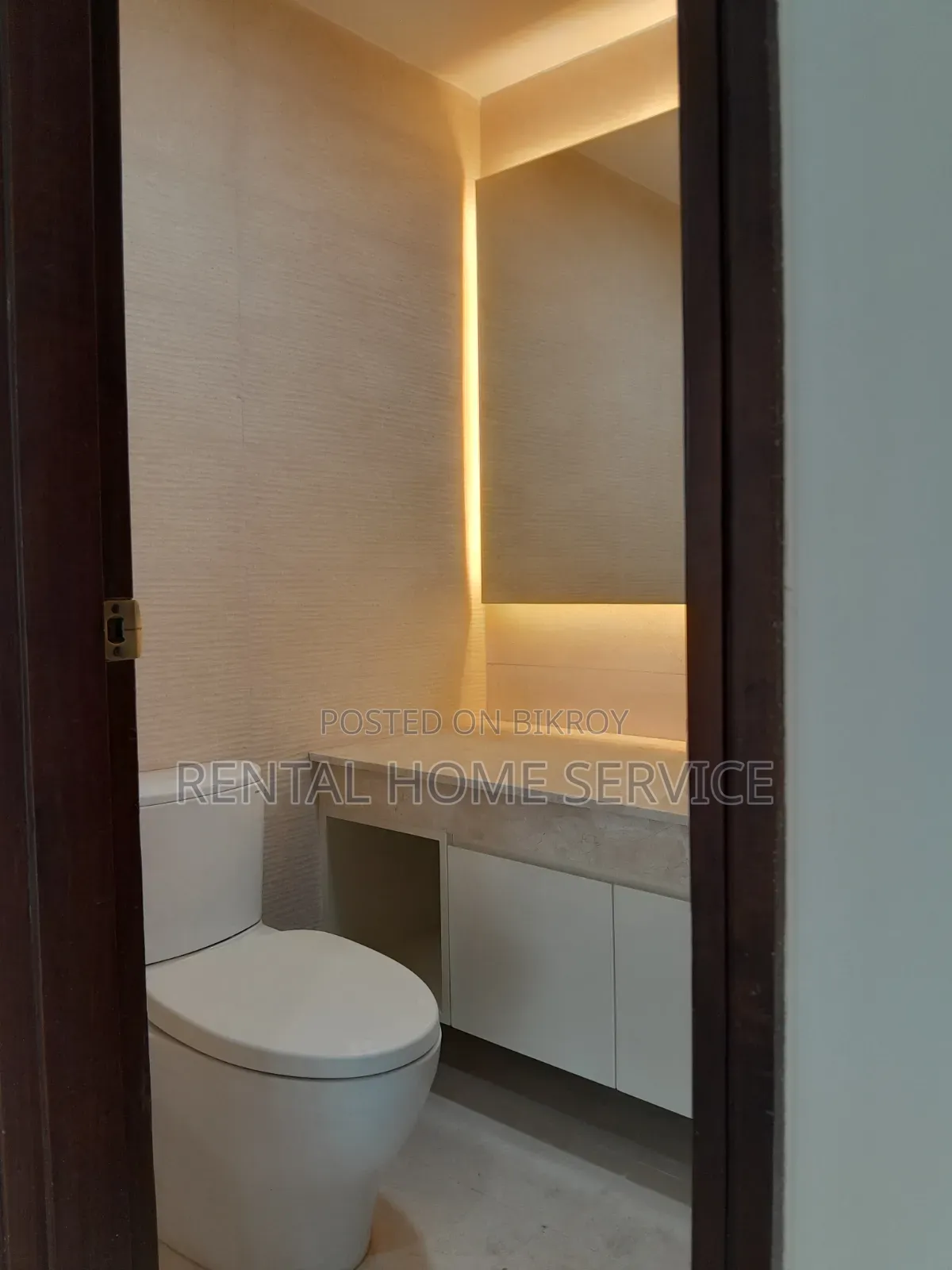 4 Bedroom Apartment in Semi Furnished for Rent