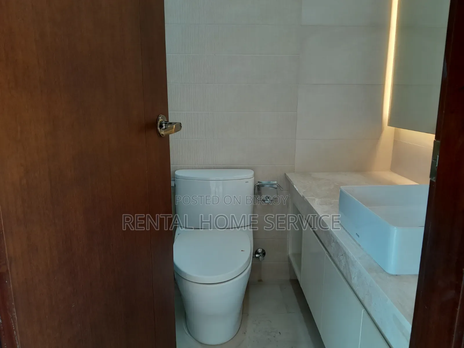4 Bedroom Apartment in Semi Furnished for Rent