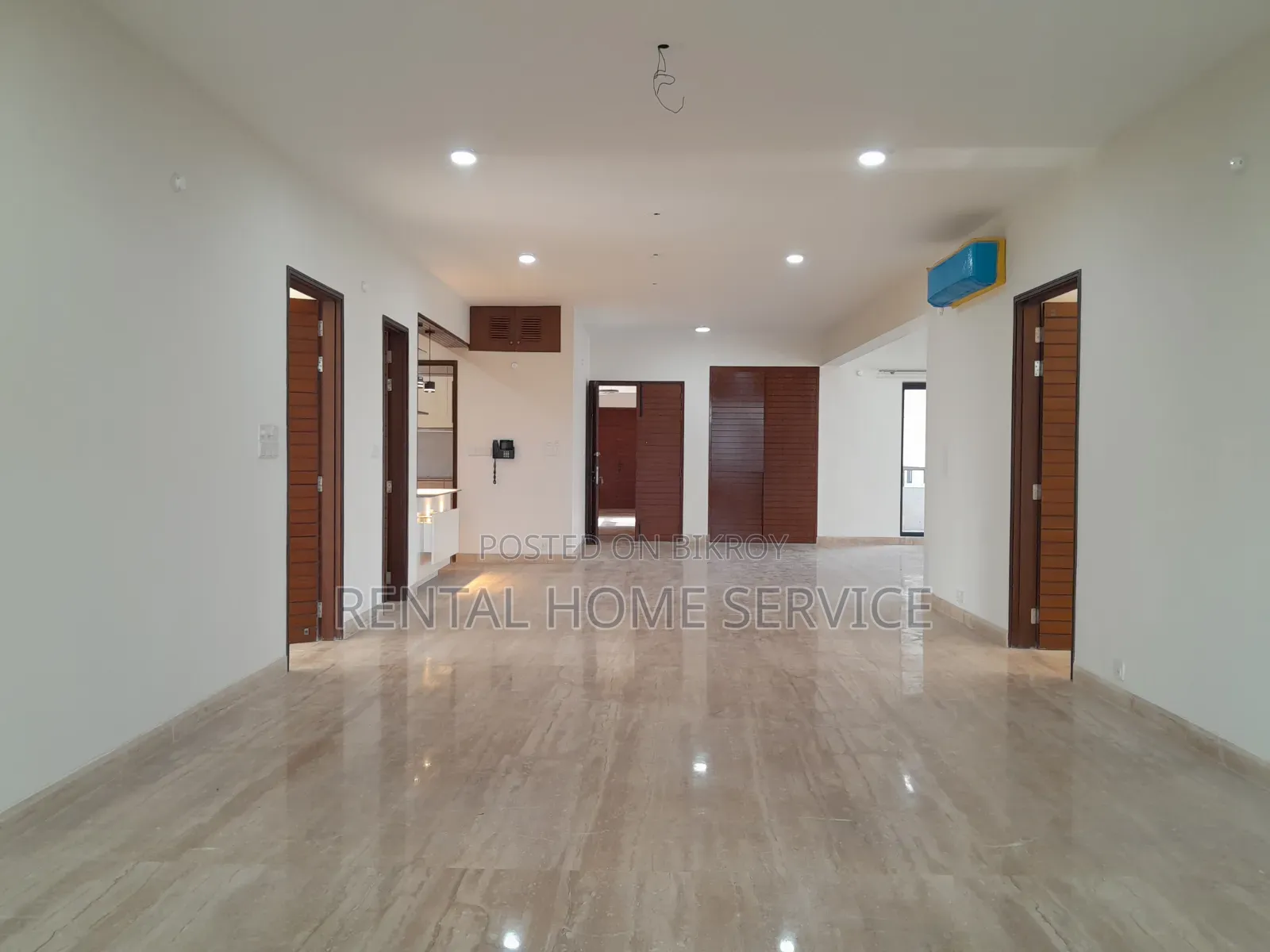4 Bedroom Apartment in Semi Furnished for Rent