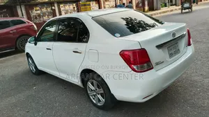 টয়োটা এক্সিও ২০১২ সাদা