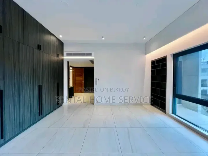 4 Bedroom Apartment in Semi Furnished for Rent