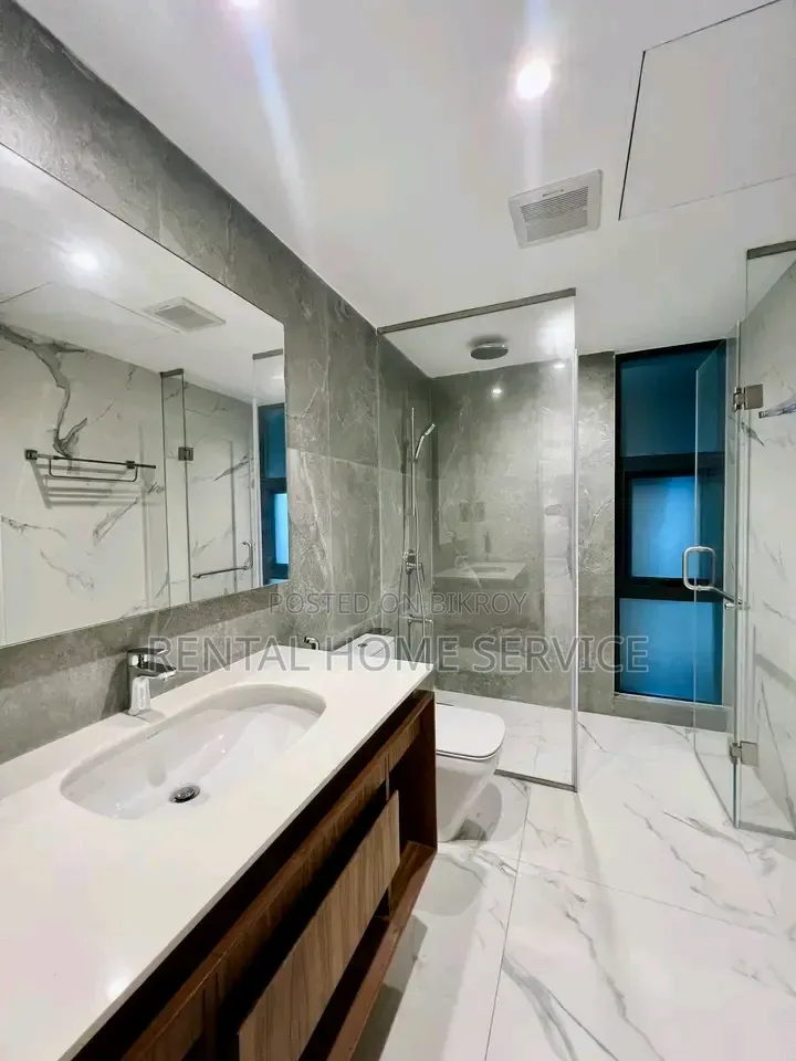4 Bedroom Apartment in Semi Furnished for Rent