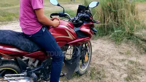 Bajaj Discover 150F 2021 Red