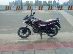 বাজাজ ডিসকভার ১২৫ ২০২২ কালো