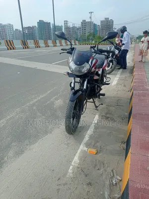 বাজাজ ডিসকভার ১২৫ ২০২২ কালো