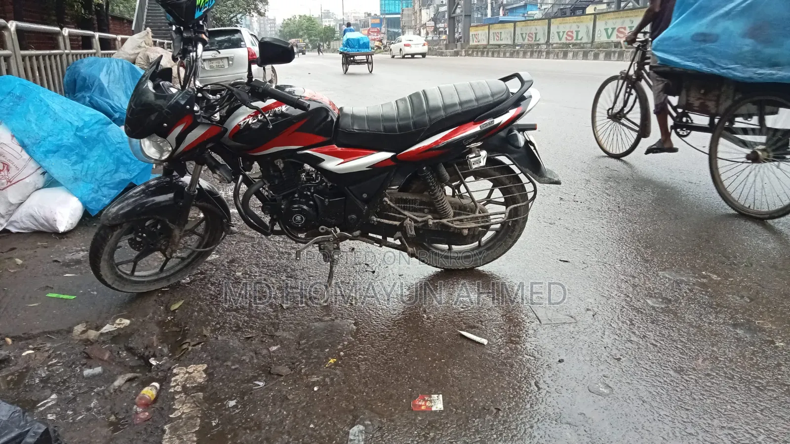 বাজাজ ডিসকভার ১২৫ ২০২২ কালো
