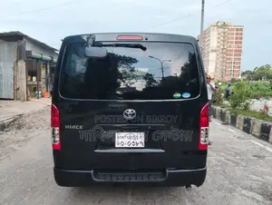 Toyota HiAce 2016 Black