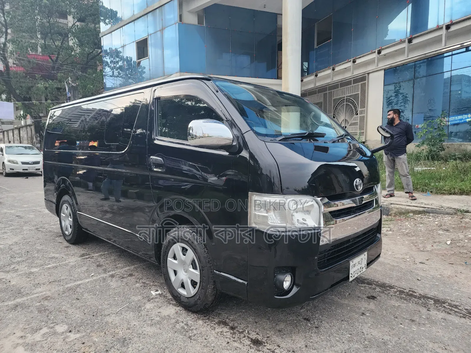 Toyota HiAce 2016 Black