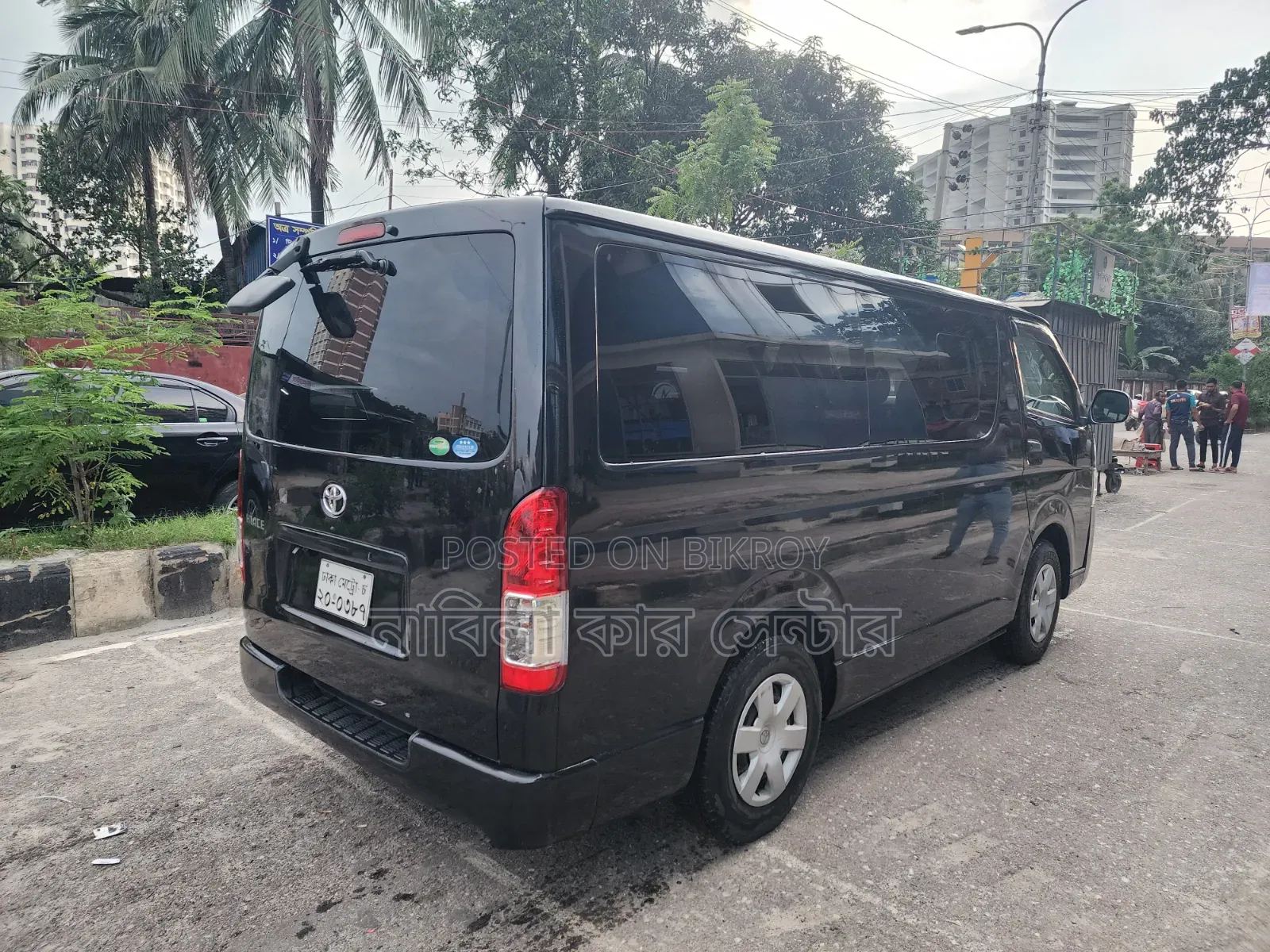 Toyota HiAce 2016 Black