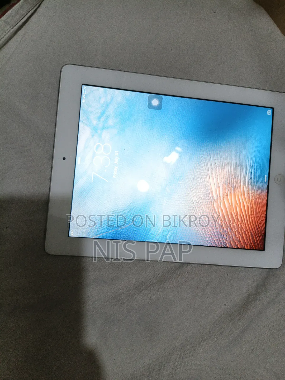 Apple iPad Wi-Fi 16 GB White